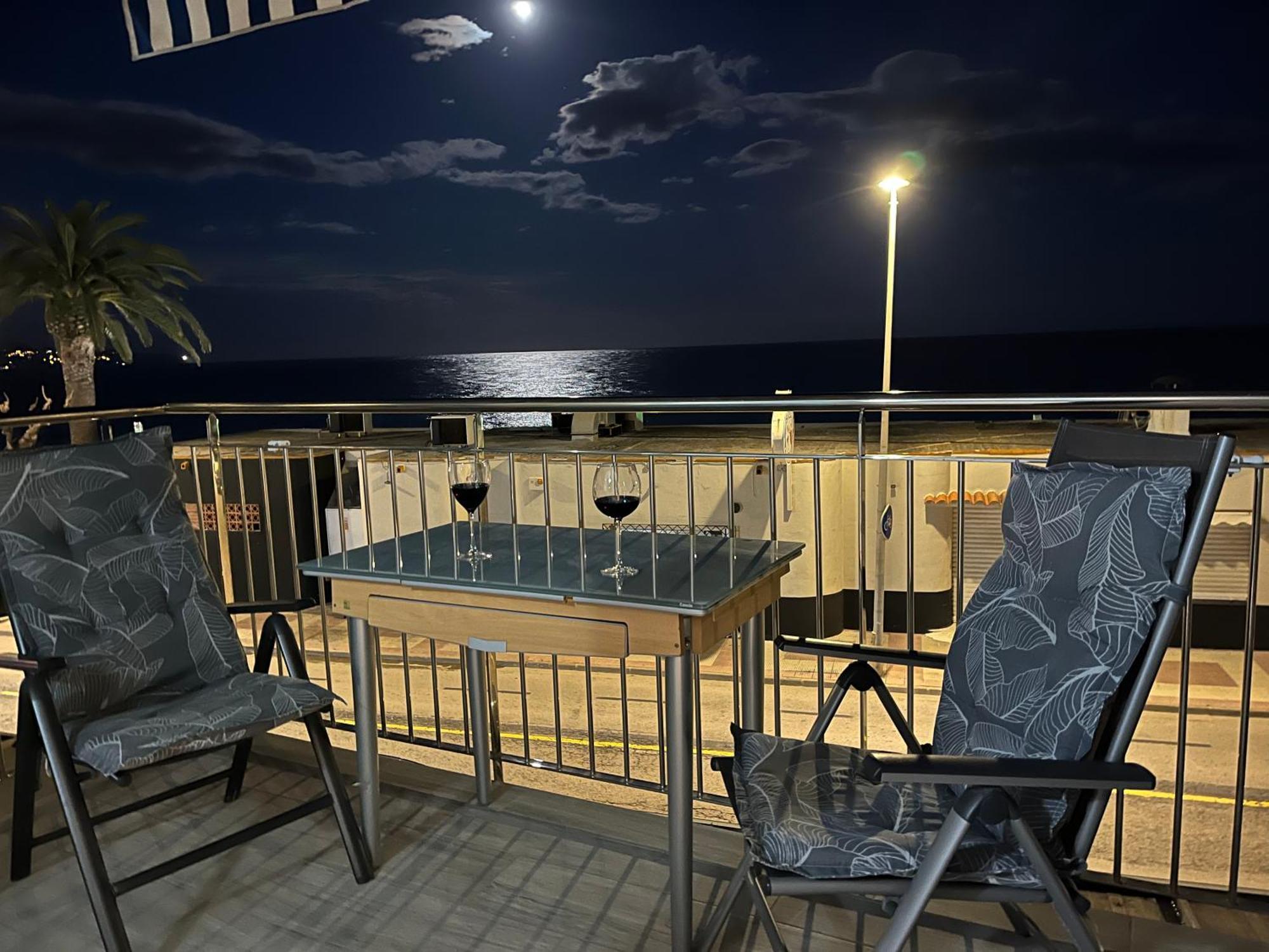 Estudio Con Impresionantes Vistas Al Mar Бланес Экстерьер фото